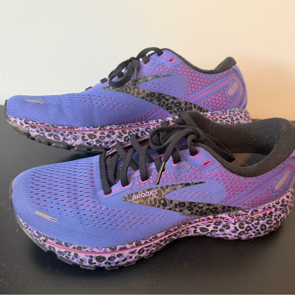 Brooks women’s 8 ghost 14 running shoes purple leopard